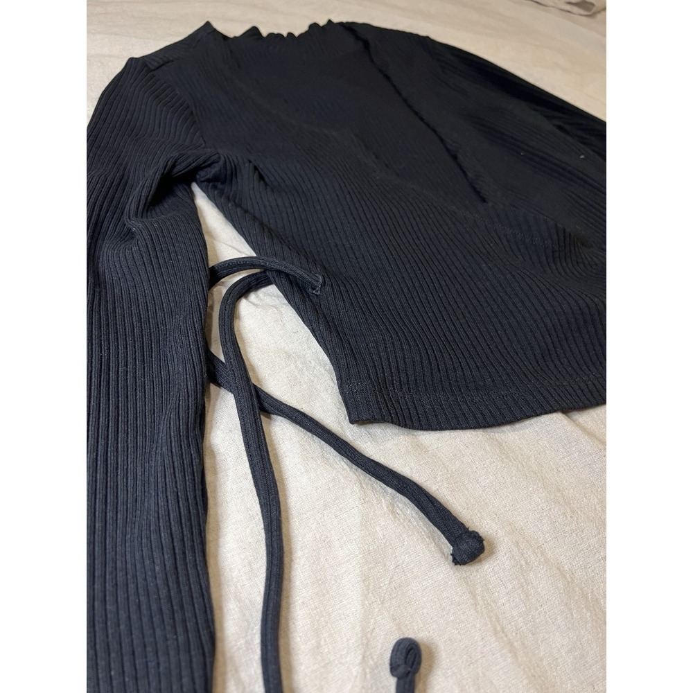 Levi's Women's Vetiver Ribbed 2 Piece Set Crop Mockneck Tank & Wrap Top Black S - Picture 2 of 9